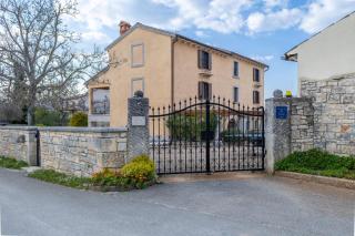 Villa Christina with Pool, Jacuzzi and Sauna - 6