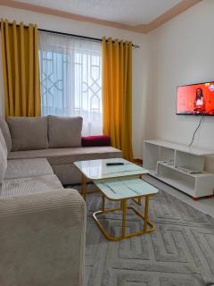 RisaHomes & Airbnbs Meru - 8