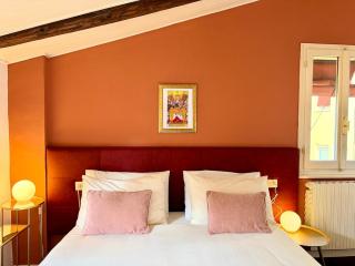 House of Chariot - Near Piazza Maggiore - 1