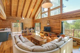 Walk to Pine Mountain Lake Spacious Family Cabin - 3