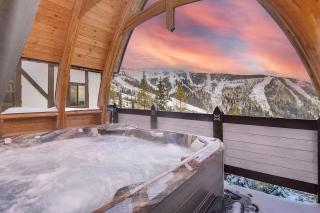 Ski-inSki-out in Schweitzer - 3BR3BA Hot Tub - Guest Favorite - 6