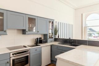 Sea View, Free parking Fast Wi-Fi, Sleeps 1-3 - 8