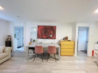3 bed garden house direct connection to airport n train station - 0