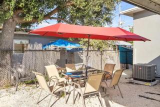 Massage chair, Games, 8 min to Beach, DT & Airport - 3