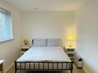 3 bed garden house direct connection to airport n train station - 2