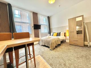 Yastayzzz at Studio 10 The Lofts Pierpoint Street - 5