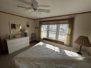 Oceanside Ship Bottom Large Yard Beach Badges Deck Wifi Only 4Th From The Beach! Only 4Th From The Beach! Ocean Single Family In Ship Bottom - 8