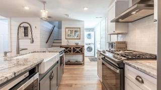 Little Cottage On Lafayette - 2