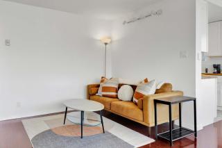 Large 3BR Home Perfect for Groups Near SoFi - 0