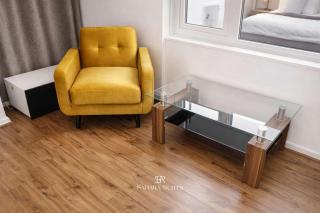 Spacious 4BR Reading House - Sleeps 8 - Free Parking - 5