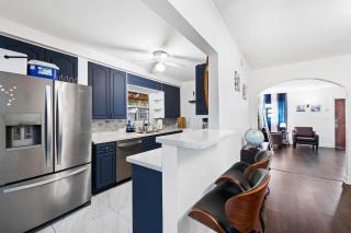 Wynwood Cabana Spacious and Modern Home with New Furniture and Hot Tub - 7