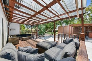 Wynwood Cabana Spacious and Modern Home with New Furniture and Hot Tub - 4