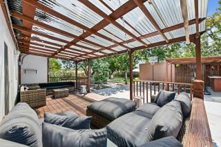 Wynwood Cabana Spacious and Modern Home with New Furniture and Hot Tub - 0