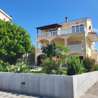 Apartments with parking space Sveti Filip i Jakov - Biograd - 25392 - 0