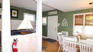 Gray Cottage On Windsor - 5