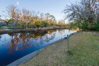 King Bed Creekfront Retreat in Jacksonville - 3