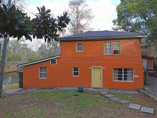 King Bed Creekfront Retreat in Jacksonville - 5