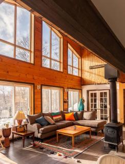 La Maison Magique- Private Hot Tub & Lake Access - 1