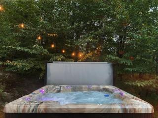 La Maison Magique- Private Hot Tub & Lake Access - 9