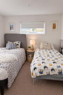 Eat, drink, play and stay at the OBE Guest House - 7