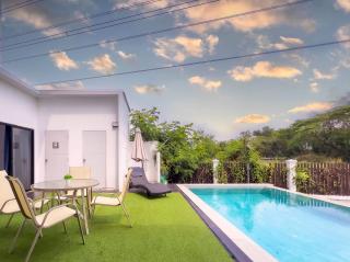 Lakeside Lotus Pool Villa - 9 Bedrooms - 9