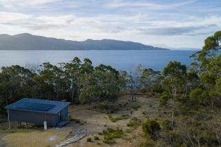 Studio 216 - Oceanview Studio with Bath, Romantic Bruny Escape - 1