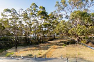 Studio 216 - Oceanview Studio with Bath, Romantic Bruny Escape - 5