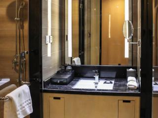 Golden Phoenix International Hotel - 2