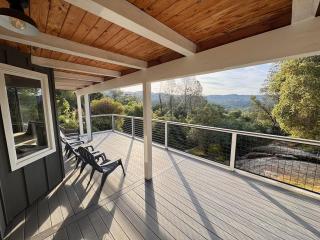 Peaceful & secluded, yet close to town. - 0