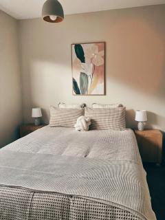 Spacious Family Home Opposite Playground - 3