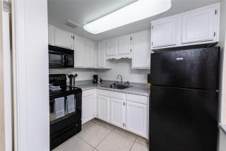 215 Fully Furnished 1BR Suite-Outdoor Pool - 3