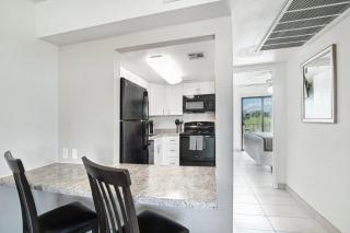 128 Fully Furnished 1BR Suite-Prime Location - 5