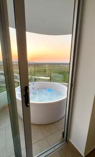 Brand new Oceanview 3 bedroom with Private Jacuzzi - 4