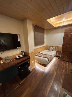 Longitude Club Continental Suits - 9