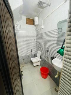 Dwarkapuri Paras guest house - 4