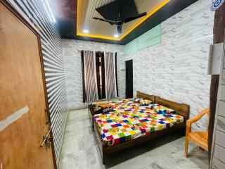 Dwarkapuri Paras guest house - 6