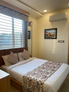 HOTEL AURA BY ARIHANT - Compact Rooms - 4