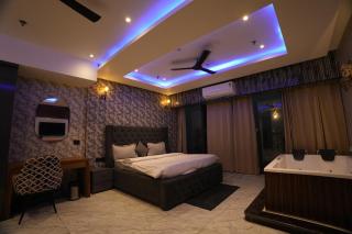 Hotel Namaste With Jacuzzi I Best For Couples and Corporate I Noida - 6