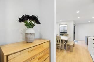 Modern near new beautiful home and central location - 7