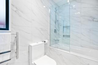 Modern near new beautiful home and central location - 2