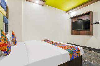 Hotel Versova Inn - 2