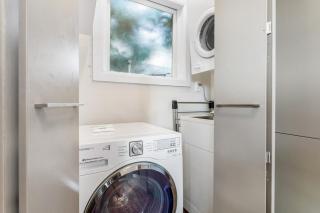 Very Centrally located 4BRM Bangalow with Aircon - 4