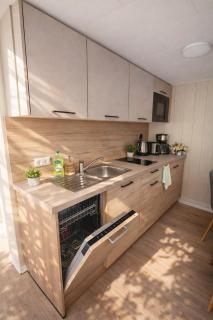 Erholung pur in der Strandhussiedlung Rügen - Bungalow Ferienwohnung - bis 5 Personen - nur 100m zum Naturstrand - mitten im Kiefernwald - Ideal für Paare & Familien - Hunde herzlich willkommen - 1