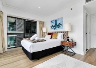 Glamorous Getaway - Heart of the Viaduct 'Quays' - 3