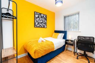 2 Bedroom 1 Bathroom with 4 Beds and Parking - 5