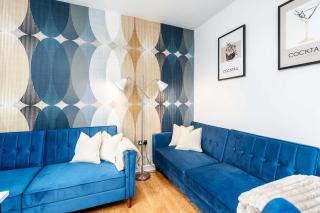 2 Bedroom 1 Bathroom with 4 Beds and Parking - 3