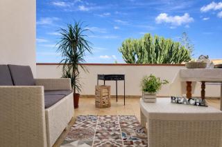 3 min Walk to Beach 3BR Apartment with Terrace AC & Parking - 0