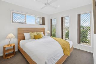 Spacious 4BR Home, for a Family of 8, Work friendly - 8