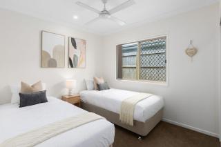 Spacious 4BR Home, for a Family of 8, Work friendly - 2