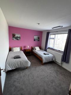 Spacious 3BR Home in Maidstone Sleeps 8 - 4